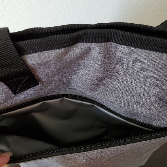 NWT Grey Over the Shoulder Insulated Tote Bag - Picture 4 of 4